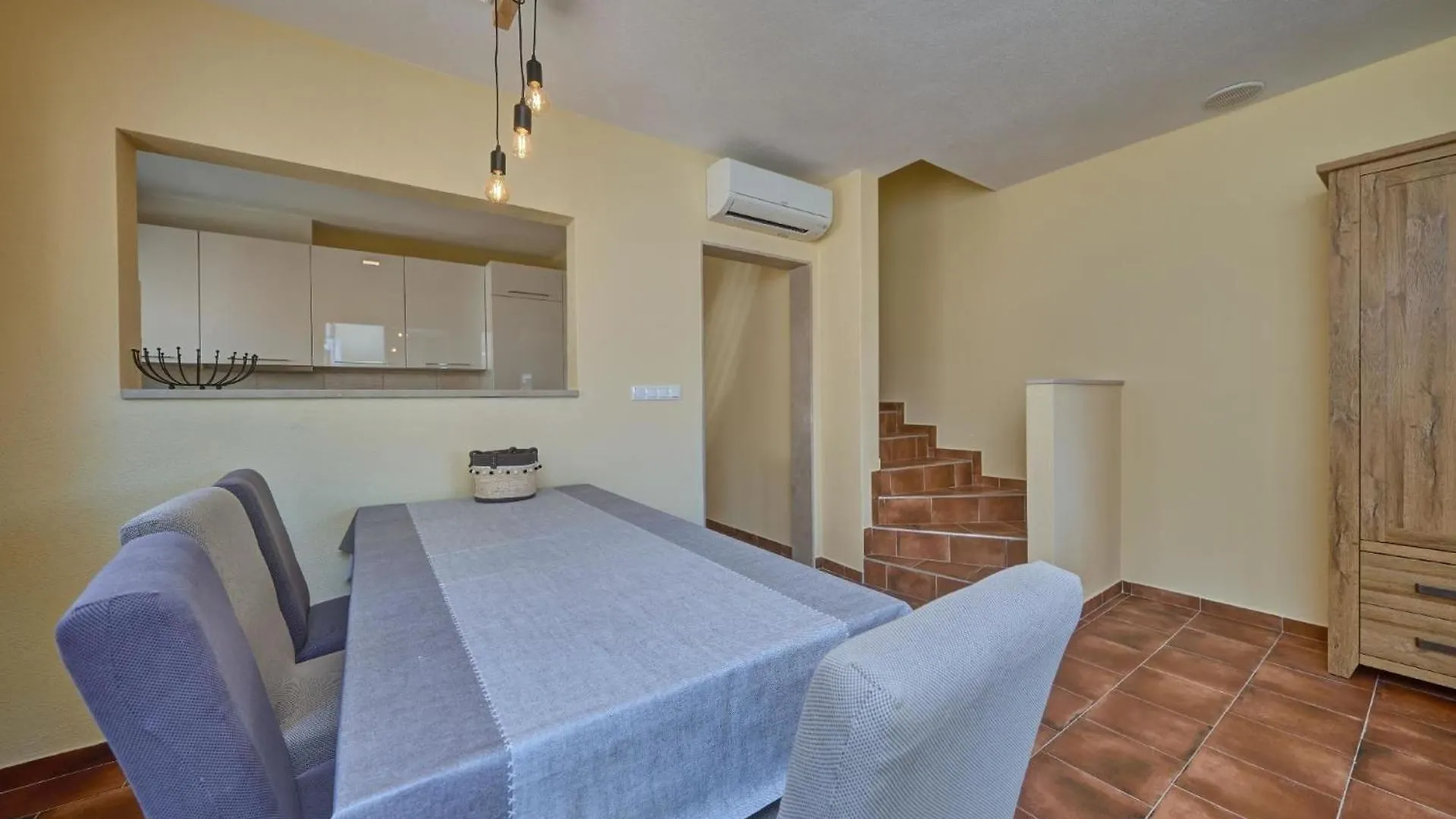 Ferienhaus Fuer 6 Personen Ca, 100 M Sup2 In Okrug Gornji, Adriakueste Kroatien Kroatische Inseln Trogir